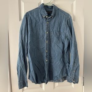 ‼️MOVING🚨Everythung must go‼️ price negotiable ‼️ mens chambray button up shirt